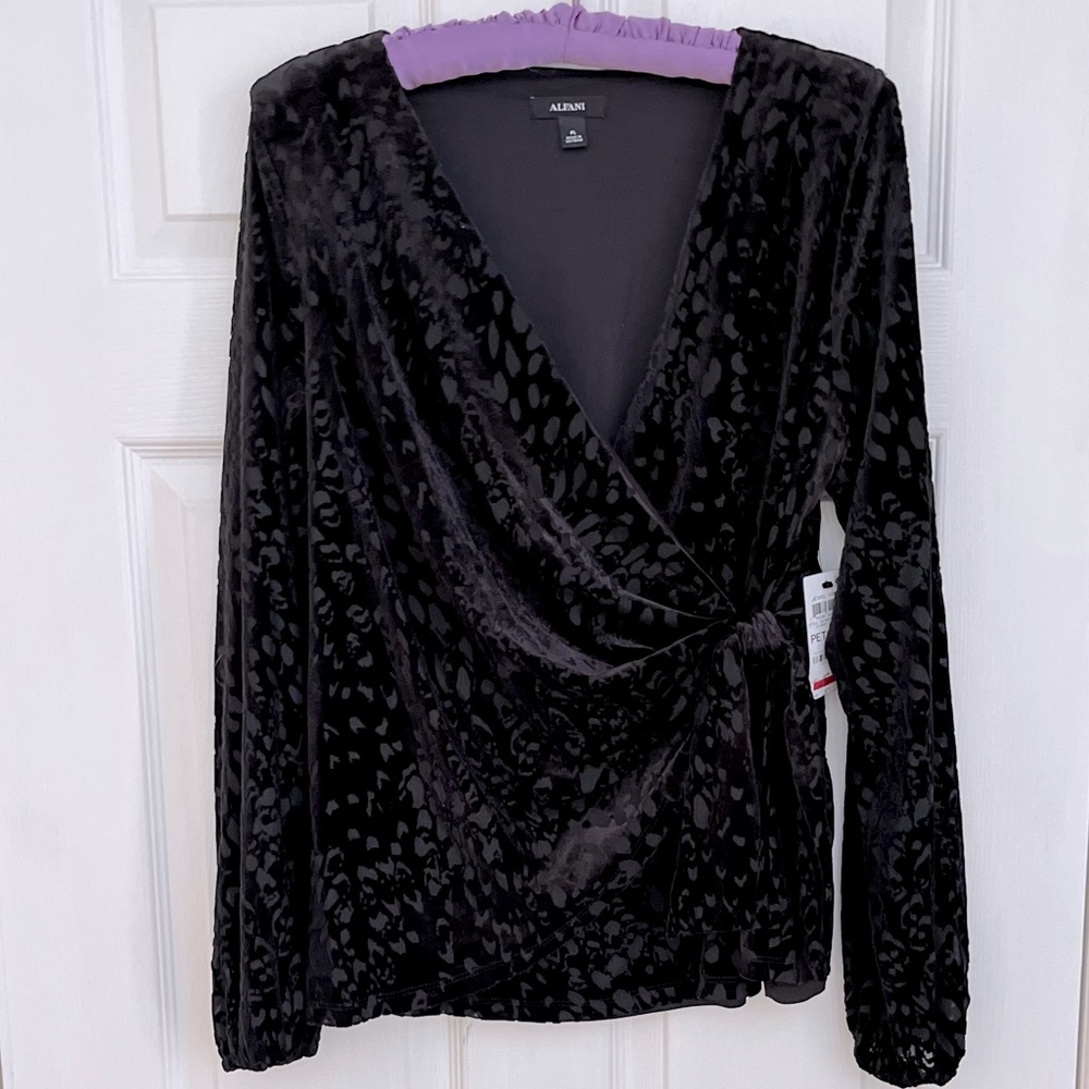 NWT Alfani wrap around black velour top sized Petite Large